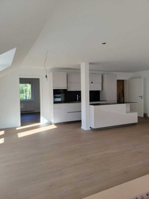 Neue 3-Zimmer-Wohnung mit moderner Wohnküche und Balkon