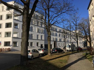 Neuwertige, möblierte, 2-Zimmer-Wohnung mit EBK und Balkon in Neuhausen, München