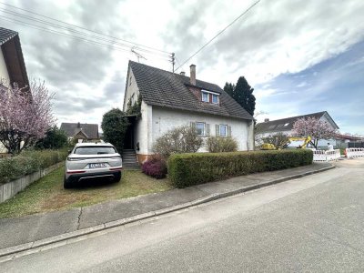 Freistehendes sanierungsbedürftiges 2-Familienhaus mit großem Garten in begehrter Wohnlage