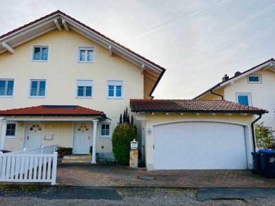 Gepflegte Doppelhaushälfte mit Garage mit unverbaubarem Blick ins Grüne. Ohne Maklerprovision