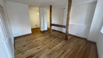 Stilvolle 1,5- Zimmer Altbauwohnung mit gehobener Innenausstattung in Augsburg