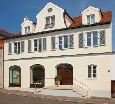 Sommerfeeling inklusive: Historisches Wohn- und Geschäftshaus mit Innenhof-Oase