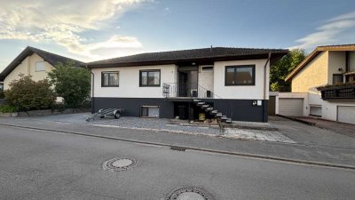Geräumiges, vollst. renoviertes 6-Zimmer-Einfamilienhaus mit geh. Innenausstattung