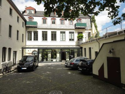 Gemütliche Dachgeschosswohnung mit Domblick nähe Schillerplatz!