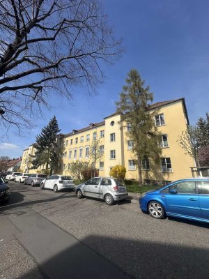 Stilvolle 3-Zimmer-EG-Wohnung mit Balkon und EBK in Dresden Niedersedlitz