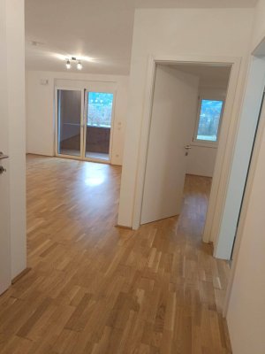 Neuwertige 2-Zimmer-Wohnung mit großem Balkon zu vermieten