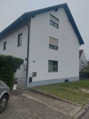 Helle und gemütliche 3-Zimmer-Dachgeschosswohnung mit Einbauküche in Wettstetten
