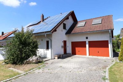 Einziehen & Wohlfühlen – Einfamilienhaus mit schönem Garten und Doppelgarage (Erbbaurecht!)