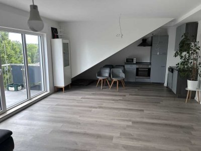 Stilvolle 3-Zimmer-DG-Wohnung mit Balkon in Grevenbroich