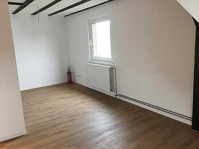 Attraktive 2 Zimmer-Dachgeschosswohnung mit Einbauküche in Neu-Anspach