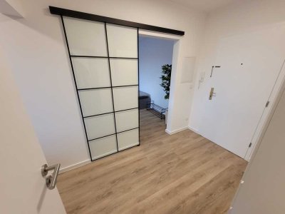 Erstbezug nach Sanierung: Stilvolle 2-Zimmer Wohnung mit Einbauküche