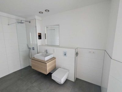 Sofort bezugsfreie 2-Zimmer-Wohnung mit Terrasse & Gartenanteil in Neubau aus 2023