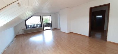 Top Ausblick ü. Schafhausen - 3,5-Zimmer-DG-Wohnung mit großer Loggia und offener Küche