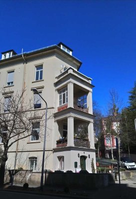 Komponistenviertel - Großzügige Altbauwohnung mit tollem Ausblick über Wiesbaden