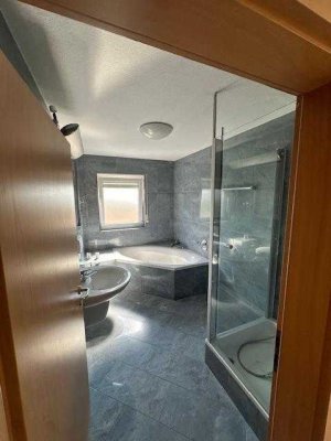 Top renovierte Whg mit 2 Balkonen und Garage