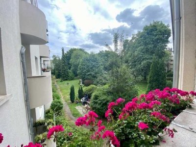 **ab 01.09.** sehr großzügige 3 Zimmerwohnung, Balkon, Wohnküche