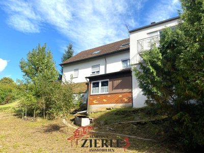 Sehr großes Grundstück, 4 Garagenstellplätze und viel Platz zum Wohnen, Arbeiten und für Hobbies!