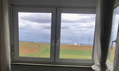 Geräumige 4-Zimmer-Wohnung mit 1-Zi.-App. (abtrennbar) in Ditzingen-Hirschlanden