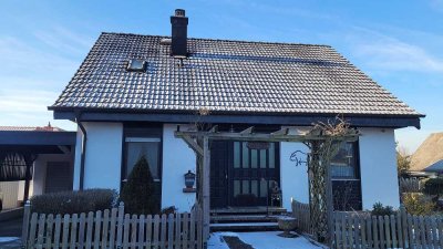 Freistehendes Einfamilienhaus mit Garten, Garage und Carport in ruhiger Lage
