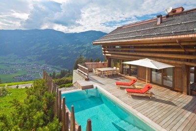 Freizeitwohnsitz - High Class Chalet Hüttenfeeling mit Pool direkt an der Skipiste Zillertal Arena