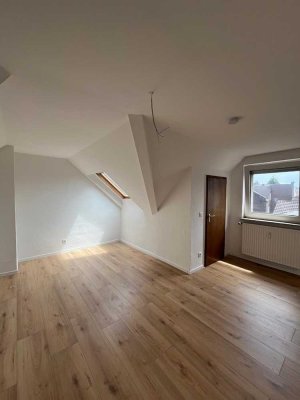 Großzügige Dachgeschosswohnung mit 4,5 Zimmern in frisch renoviertem Zustand