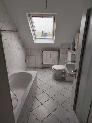 95 m2, 3-Zimmer, Küche, Diele, Bad, Abstellraum, 2. OG, Baesweiler, Goethestraße 66