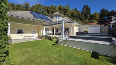 Wohnen mit Charme – Einfamilienhaus mit Schlosscharakter und Wellness-Oase