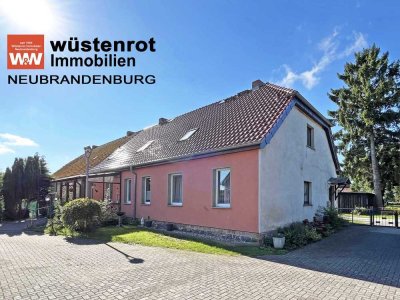 WOHNANLAGE MIT FREIEM REIHENHAUS: DOPPELHAUS + REIHENDOPPELHAUS + NEBENGEBÄUDE + PHOTOVOLTAIKANLAGE