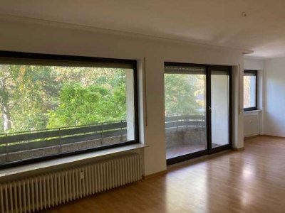 Schöne 4-Zimmer Wohnung mit Balkon im 2. OG in Frankfurt-Bonames