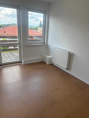 Schöne 2 ZKB Wohnung mit Balkon