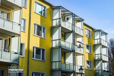 Mehrfamilienhaus mit Reihengarage