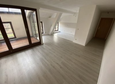 Helle 2-Zimmer-Wohnung mit Wintergarten in Altenburg – zentral & komfortabel
