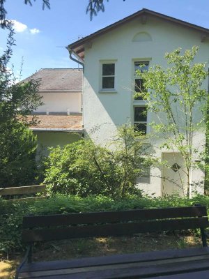 Bad Soden - große 4 Zimmer Dachgeschoss Wohnung mit EBK und Terrasse