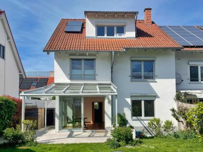 Walldorf-Ost: Schöne Doppelhaushälfte mit Garten, Stellplätzen und Effizienz B