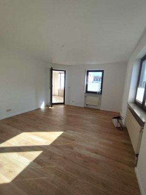 Zentral gelegene 3-Zi-Whg mit sonnigem Balkon ca. 5min zur Residenz