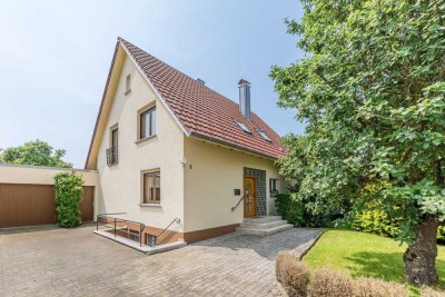 Sofort verfügbar!
2-Familienhaus mit zwei Garagen