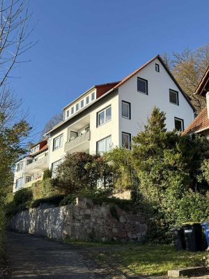 Frisch sanierte 3-Zimmer-Wohnung mit Loggia & großer Dachterrasse - Traumhafter Ausblick über HMÜ