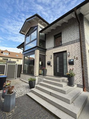 Modernisierte 2-Ebenen-Wohnung im Zweifamilienhaus – 184 m² Wohnfläche · Garten · Stellplatz