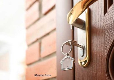 Einfamilienhaus mit 2 Nebengebäuden