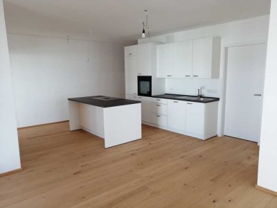 Schöne und neuwertige 3-Zimmer-Hochparterre-Wohnung mit Balkon und EBK in Laichingen