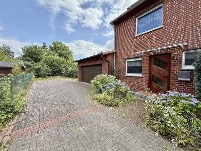 Familienidyll mit großem Garten und Doppelgarage: Schmuckes Reihen-Endhaus in Rehburg-Loccum