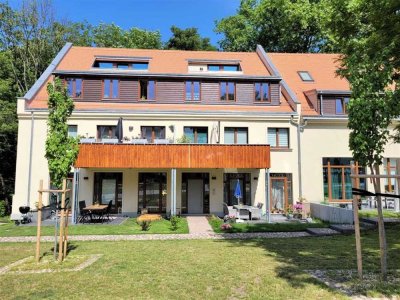 ***TOLLES REIHENHAUS~DACHTERRASSE PLUS TERRASSE IM EG~EBK~FUSSBODENHEIZUNG~WANNE UND DUSCHE***