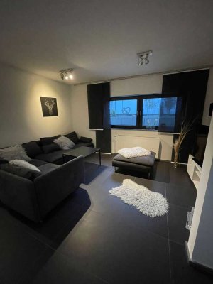 Komplett möbilierte 2-Zimmer-Souterrain-Wohnung mit gehobener Innenausstattung in Hochheim am Main