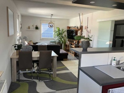 Modern & freundlich: 3-Zimmer mit EBK + 2 Pkw-Stellplätzen