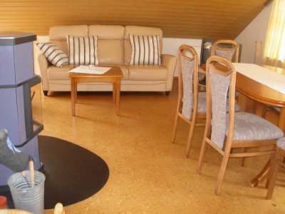 Sehr großzügige 1,5 Zimmer-Whng. (70m²) mit EBK, modernisiert, Bissingen