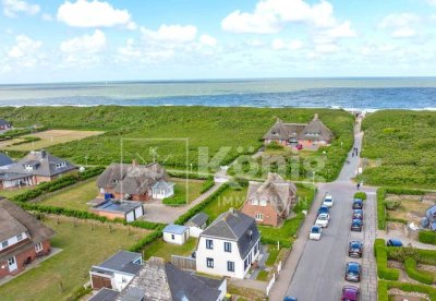 STRANDHAUS MIT BLICK AUF DIE DÜNEN
