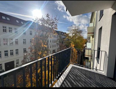 Neuwertige 2-Zimmer-Wohnung mit Balkon und Einbauküche in Berlin