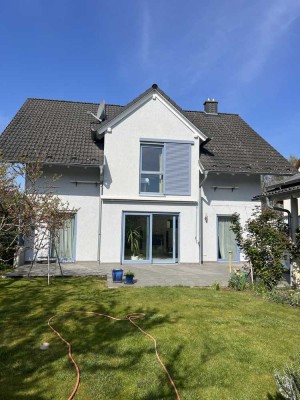Modernes Einfamilienhaus, barrierefrei mit großem Garten