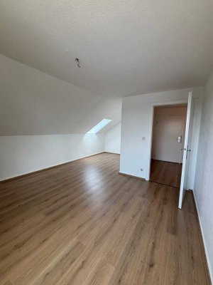 Erstbezug nach Kernsanierung  – Moderne 2-Zimmer-Wohnung stadtnaher Lage mit EBK