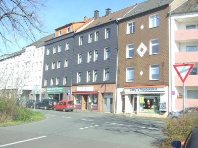 Sanierte 2 Zimmer-Wohnung mit hohen Decken